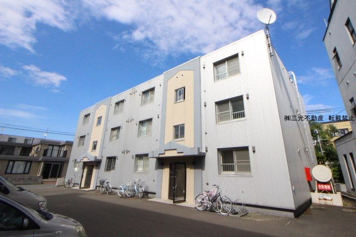 メビウス323の外観