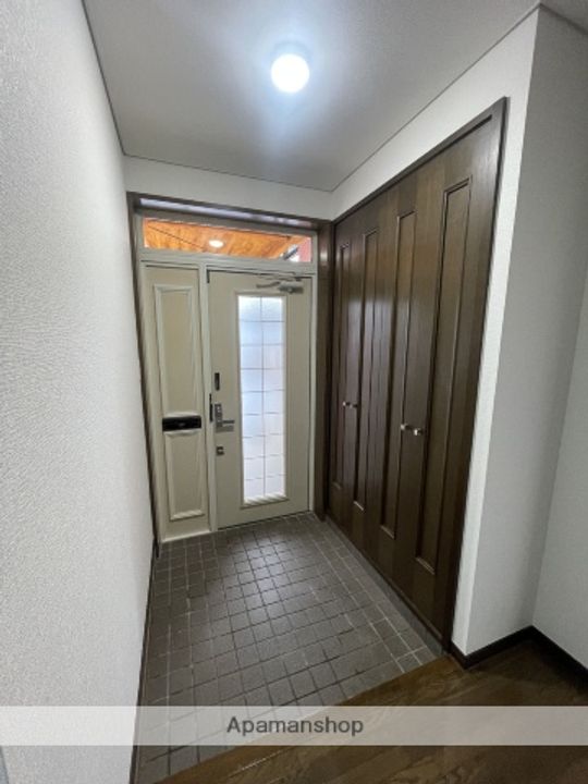 北海道札幌市西区西野二条9丁目の賃貸マンションの玄関