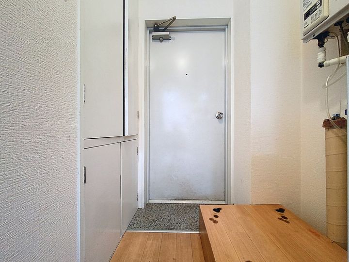 アルファビル大通西17408の玄関