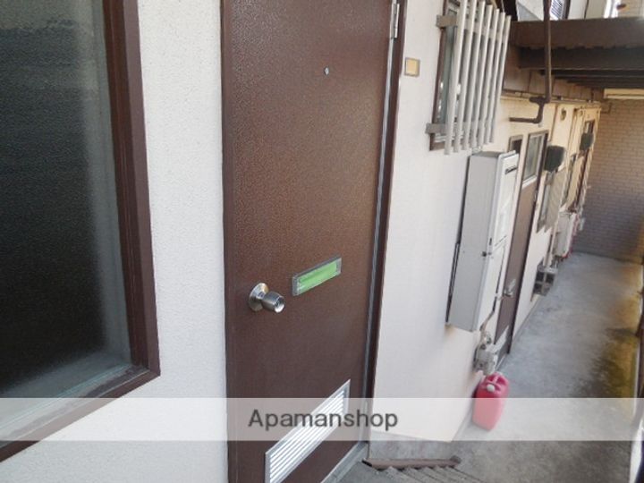 宮城県多賀城市高崎3丁目の賃貸アパートの玄関