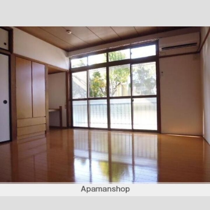 宮城県仙台市宮城野区田子3丁目の賃貸アパートの居間