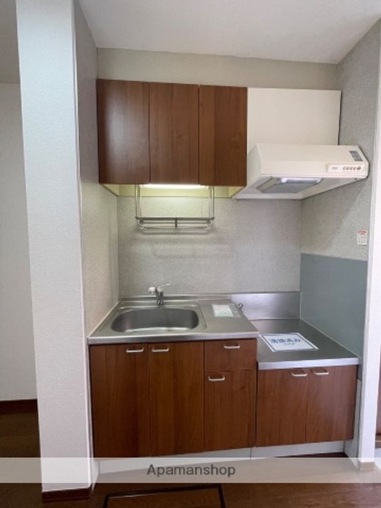 宮城県仙台市宮城野区中野字柳原の賃貸アパートのキッチン