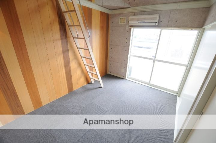 宮城県仙台市宮城野区栄2丁目の賃貸アパートの居間