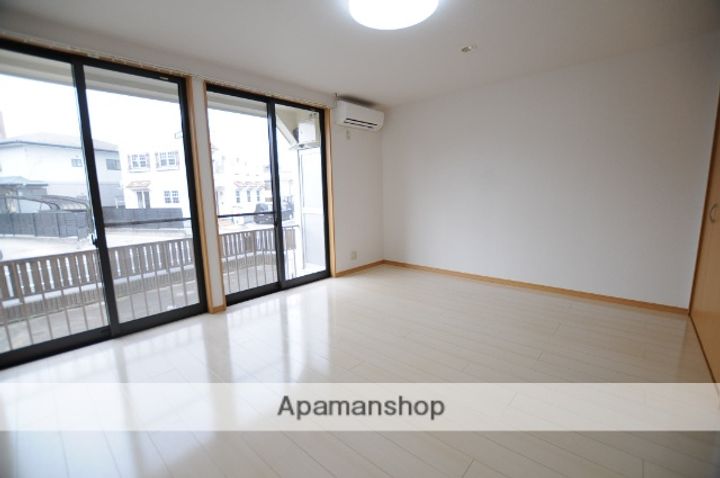 宮城県多賀城市八幡4丁目の賃貸アパートの居間