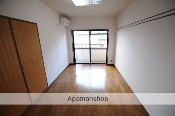 ブランドール八乙女の居間