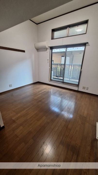 アーバニティ・サカエの居間