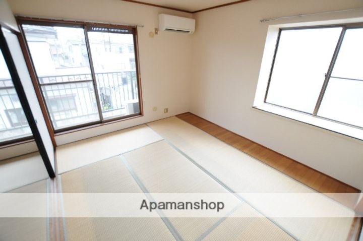 宮城県仙台市宮城野区中野字寺前の賃貸アパートの居間