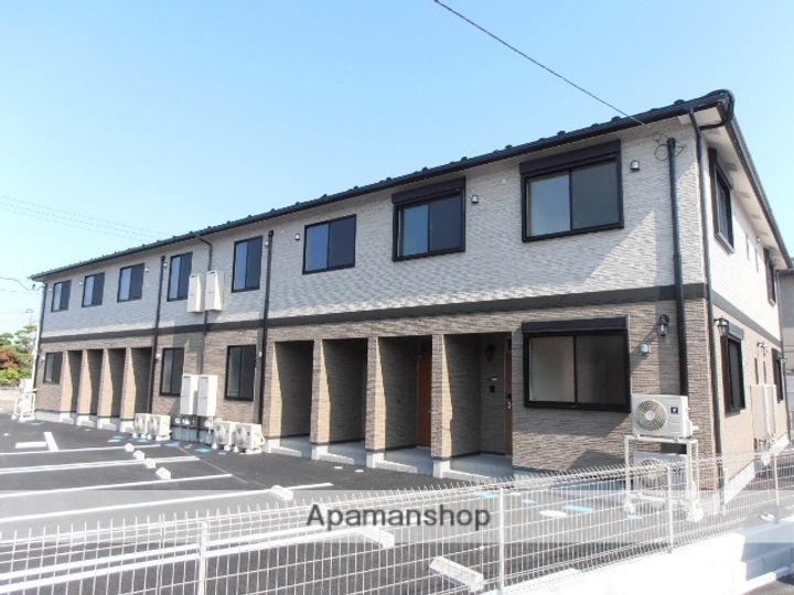 ファミリエールD棟の外観