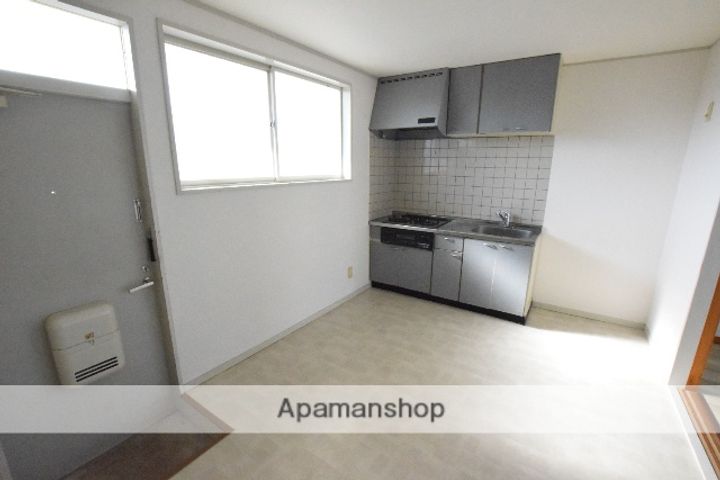 謡ハイツ204の玄関