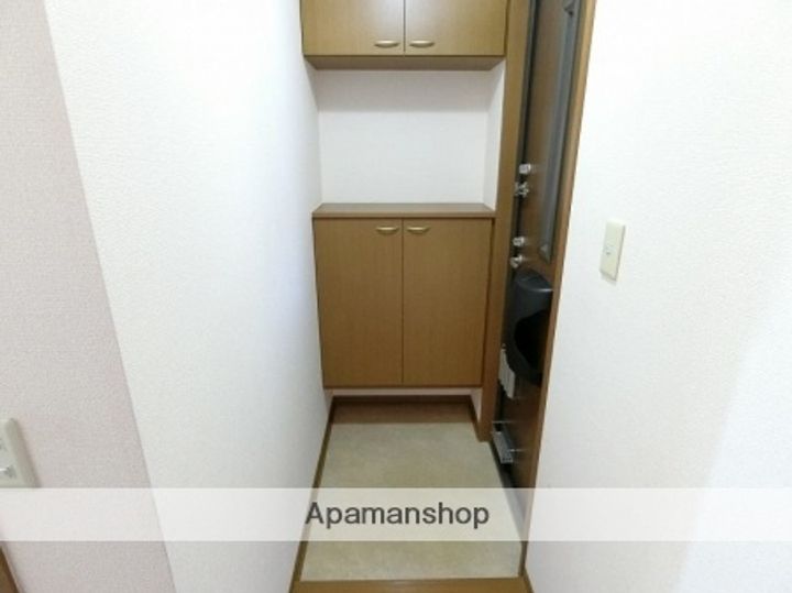 グリーンコートBの玄関