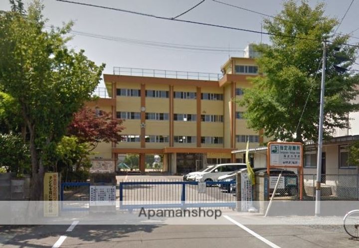 メゾンルピナスの周辺