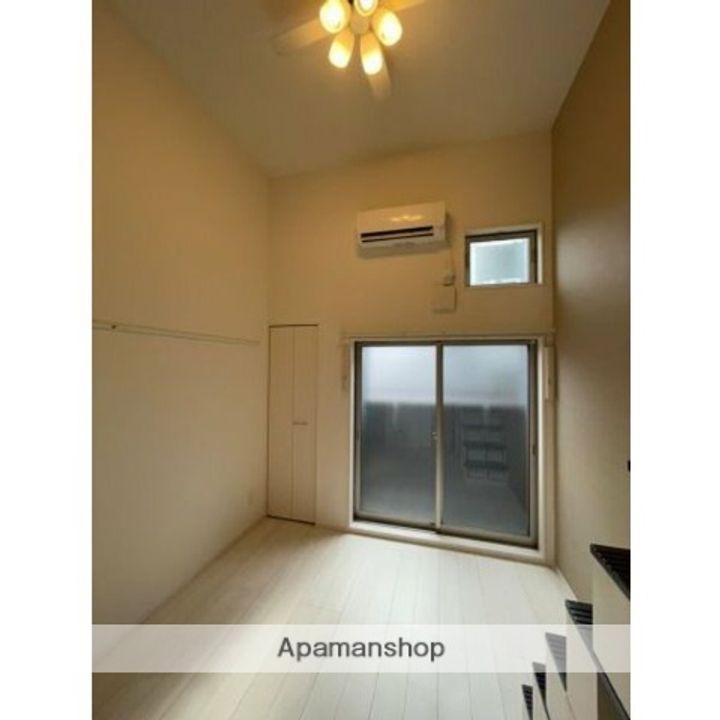 宮城県仙台市宮城野区出花3丁目の賃貸アパートの居間