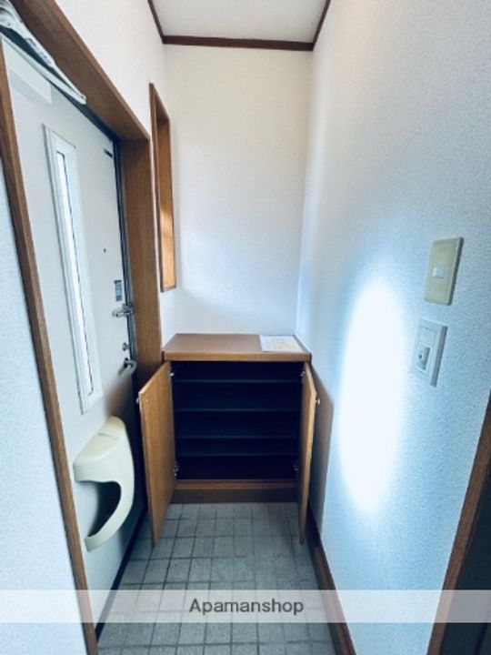 宮城県仙台市宮城野区田子2丁目の賃貸アパートの玄関