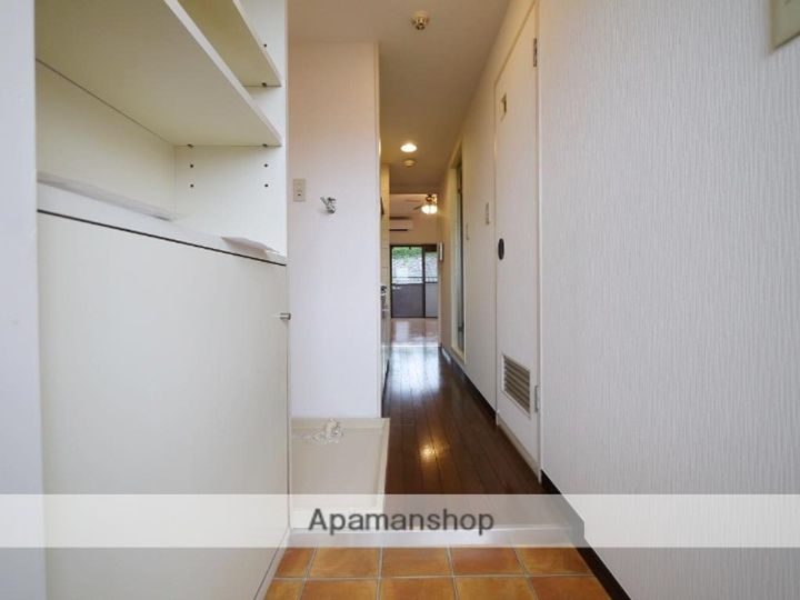 Y’S荒町707の玄関