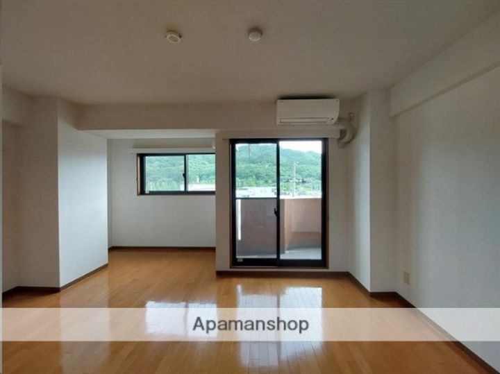 宮城県仙台市青葉区栗生6丁目の賃貸マンションの居間