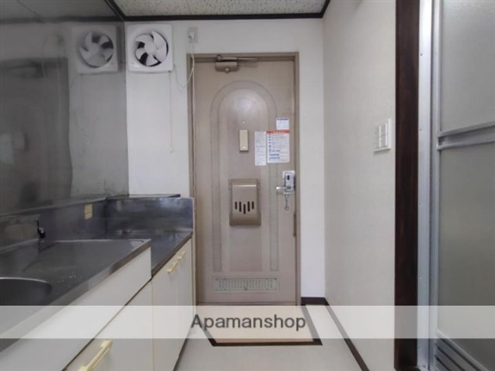 ドミール青葉203の玄関