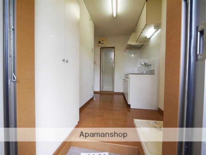 バーシティハウス花壇A棟101の玄関