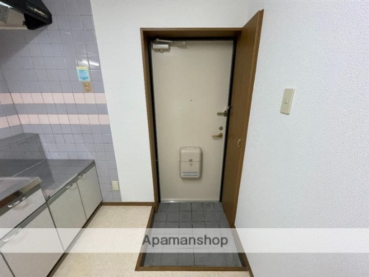 小松グリーンハイツの玄関