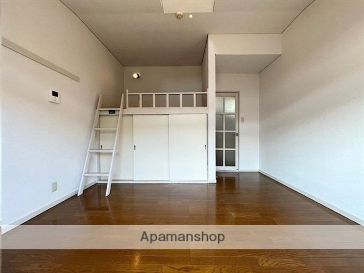 ティエラルージュB棟206の居間