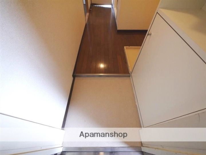 Y’S荒町703の玄関