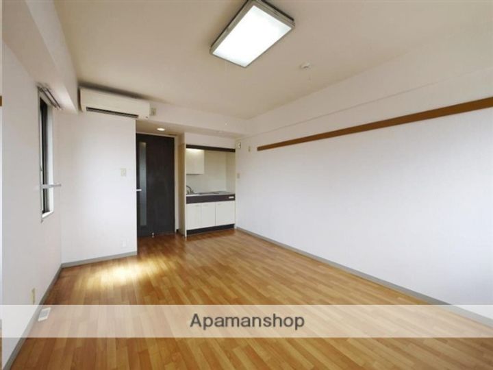 ピースフル桜403の居間