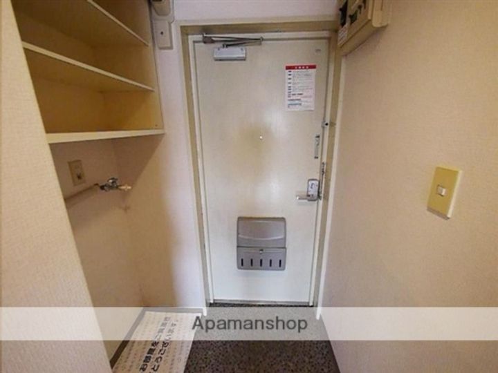 ピースフル桜403の玄関