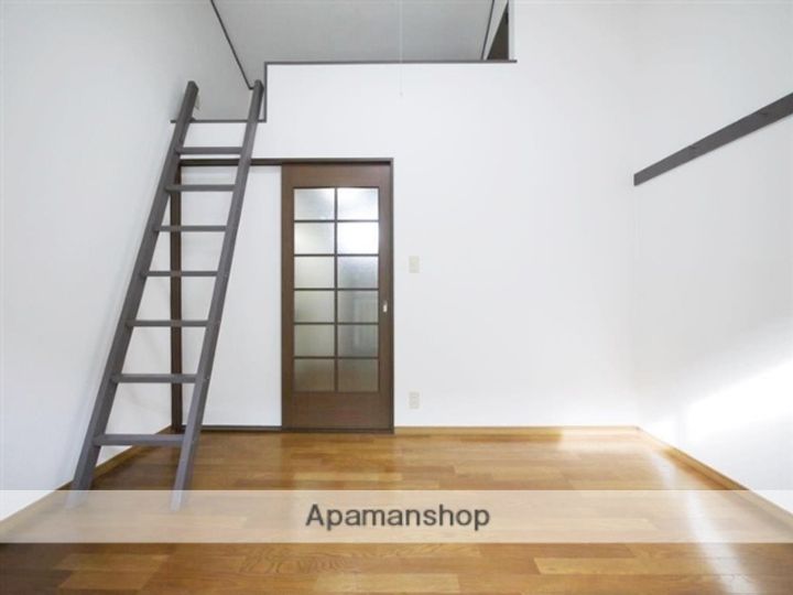 レスポワール幸町203の居間