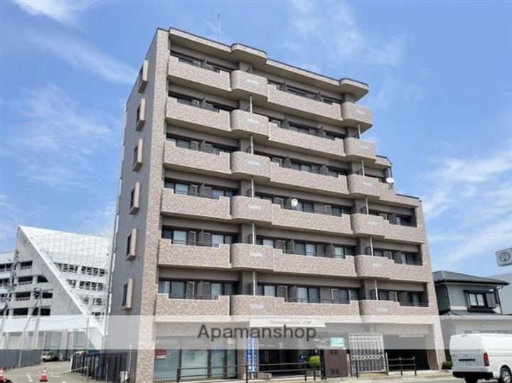 トライアムフ仙台の外観