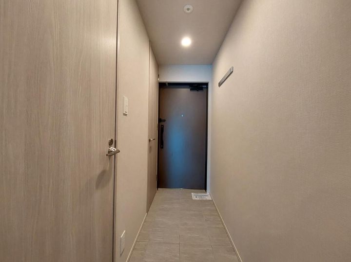 シーズンフラッツ青葉通一番町の玄関