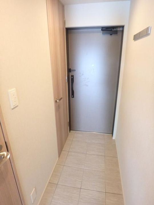 シーズンフラッツ青葉通一番町の玄関