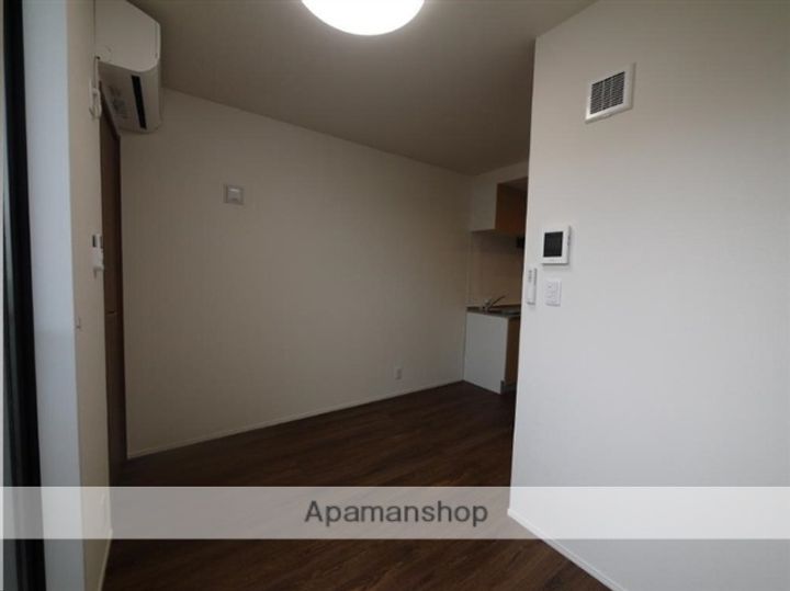 宮城県仙台市宮城野区幸町1丁目の賃貸アパートの居間