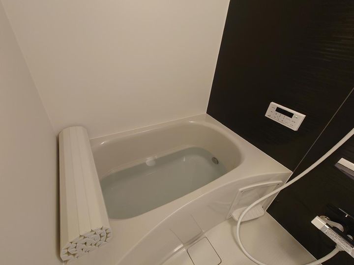 DーROOM南材木町の風呂
