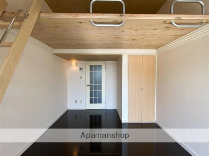 ユーゴーハイム102の居間