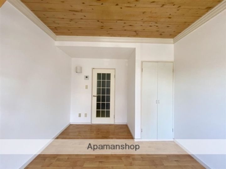 ユーゴーハイム206の居間