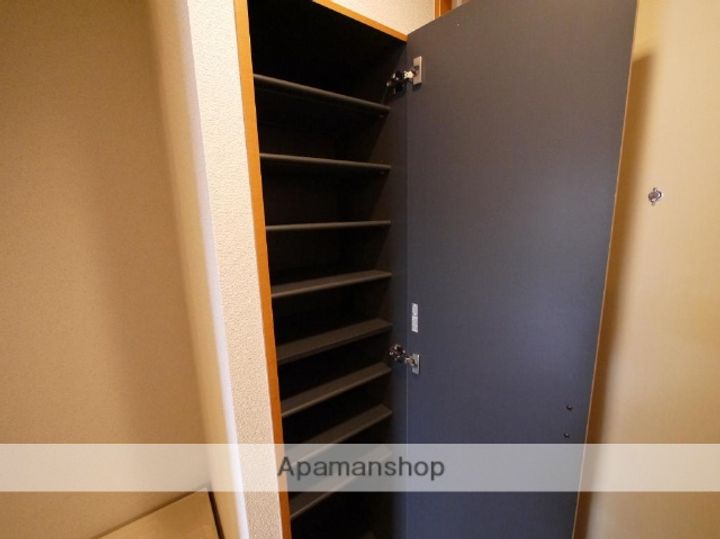 宮城県仙台市青葉区国分町1丁目の賃貸マンションの玄関