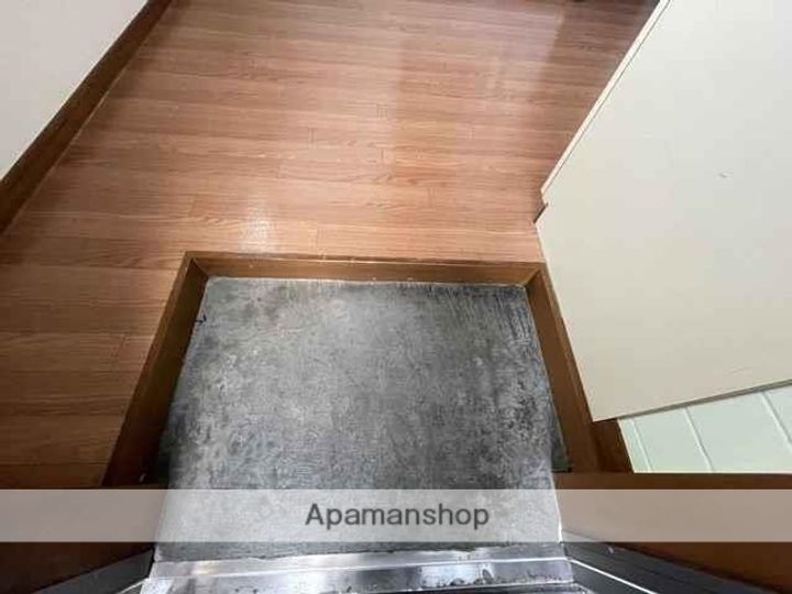 WISH河原町の玄関