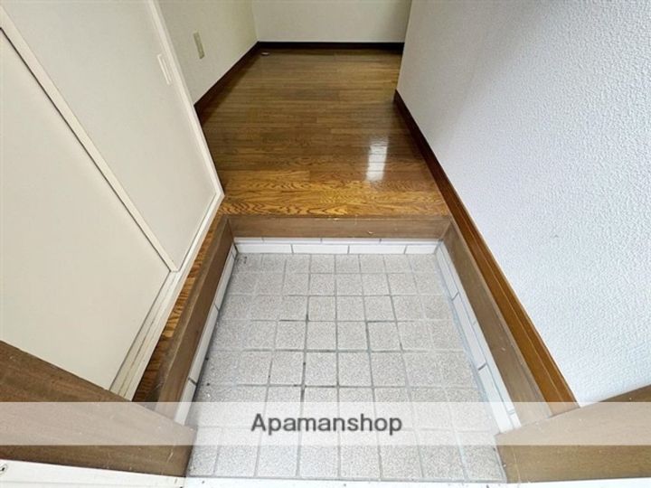 レジェンド山の寺103の玄関