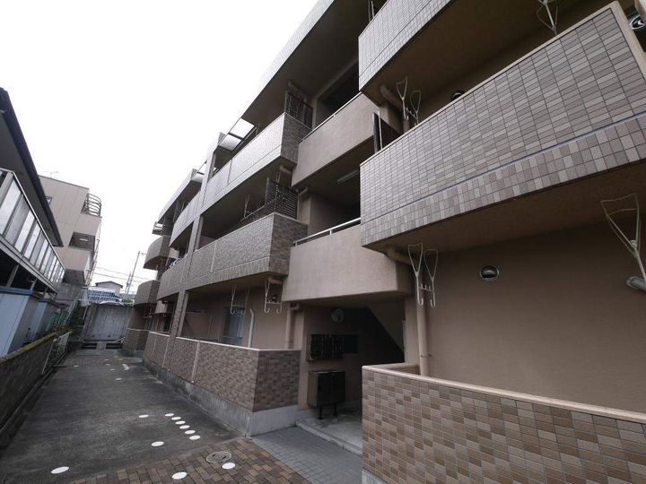 マイルストーン石名坂の外観