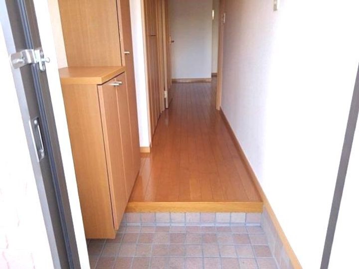 サニーセトル壱号館の玄関