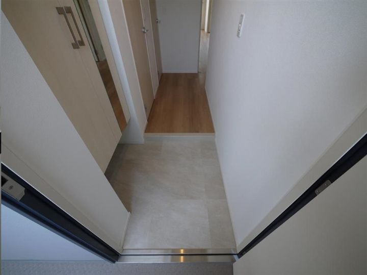 ロージェ泉中央の玄関