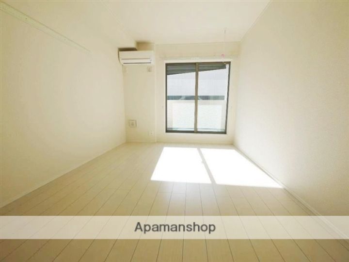 宮城県仙台市泉区泉中央4丁目の賃貸アパートの居間