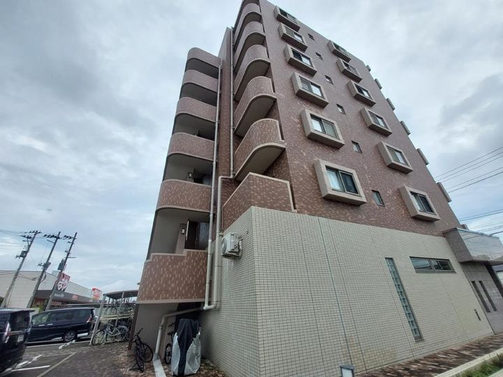 グランウィングの外観