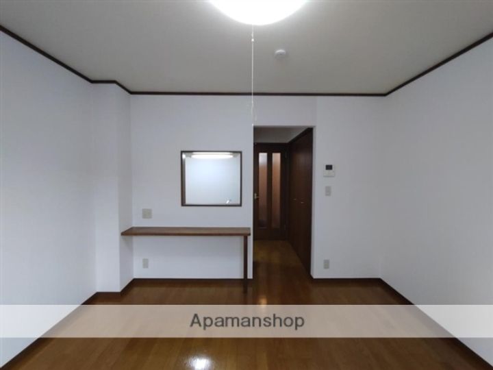 メゾンエスポアール102の居間