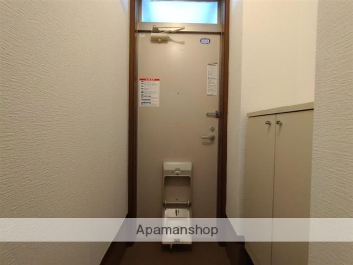 メゾンエスポアール102の玄関