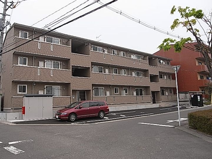 イズ・ミル中央の外観