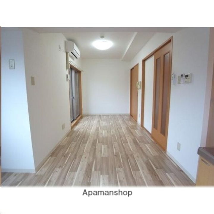 宮城県仙台市青葉区国分町1丁目の賃貸マンションの居間