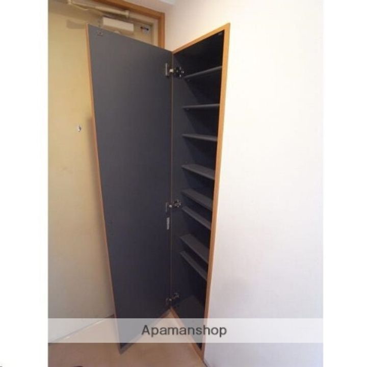 宮城県仙台市青葉区国分町1丁目の賃貸マンションの玄関