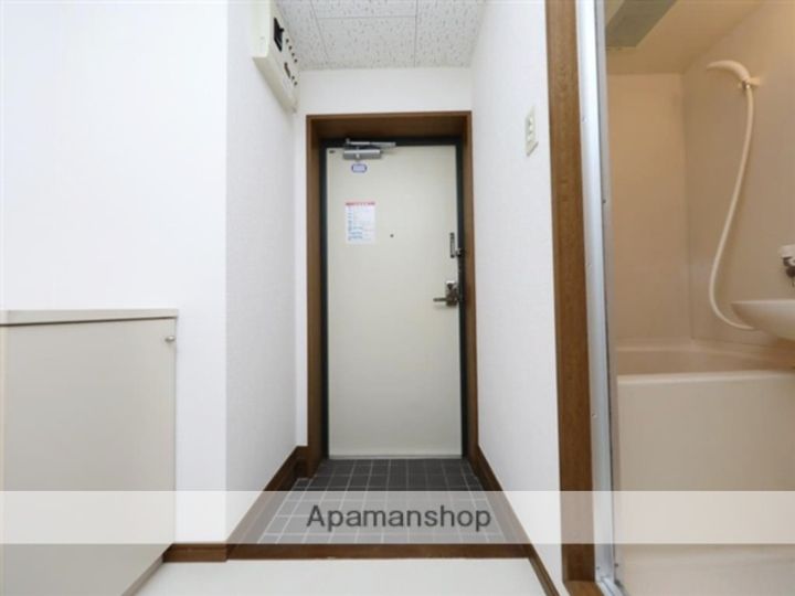 青葉山ハイツ108の玄関