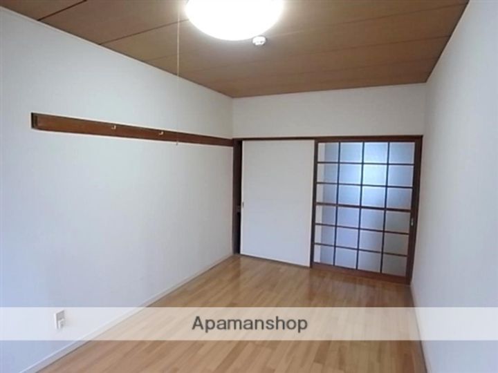 ブルーハイツ八幡105の居間