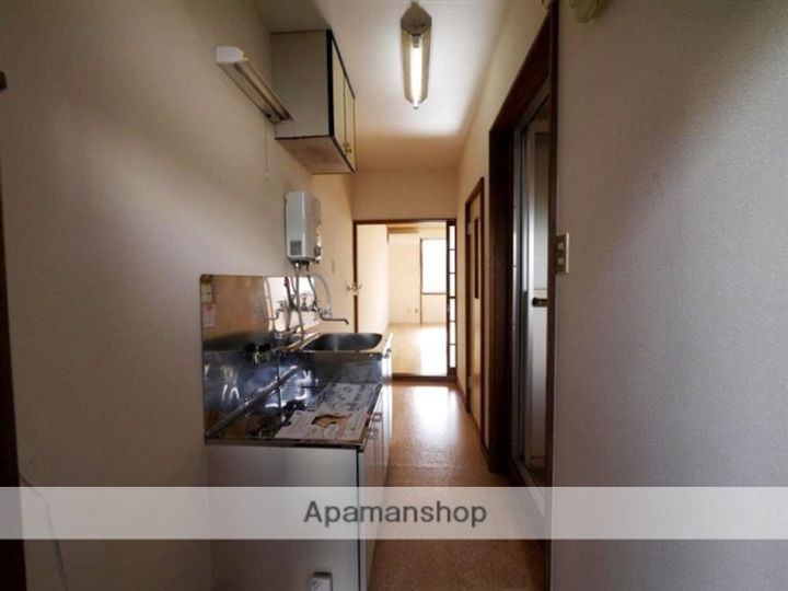 ブルーハイツ八幡105の玄関